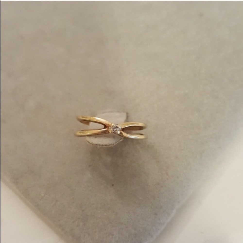 Vintage gold double crisscross band w/diamond ring